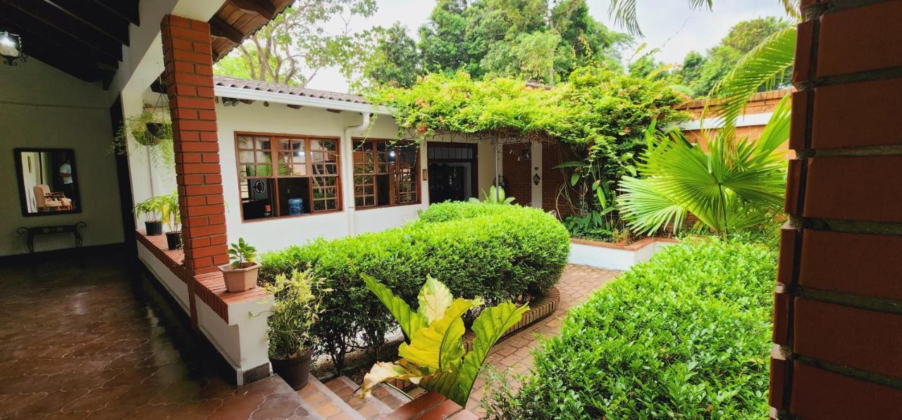 Camilas Hotel San Pedro Sula Ngoại thất bức ảnh